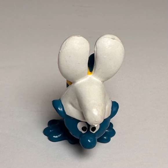 Vintage Handstand Smurf Figurine – Bully W. Germany – © Peyo - Picture 6 of 7